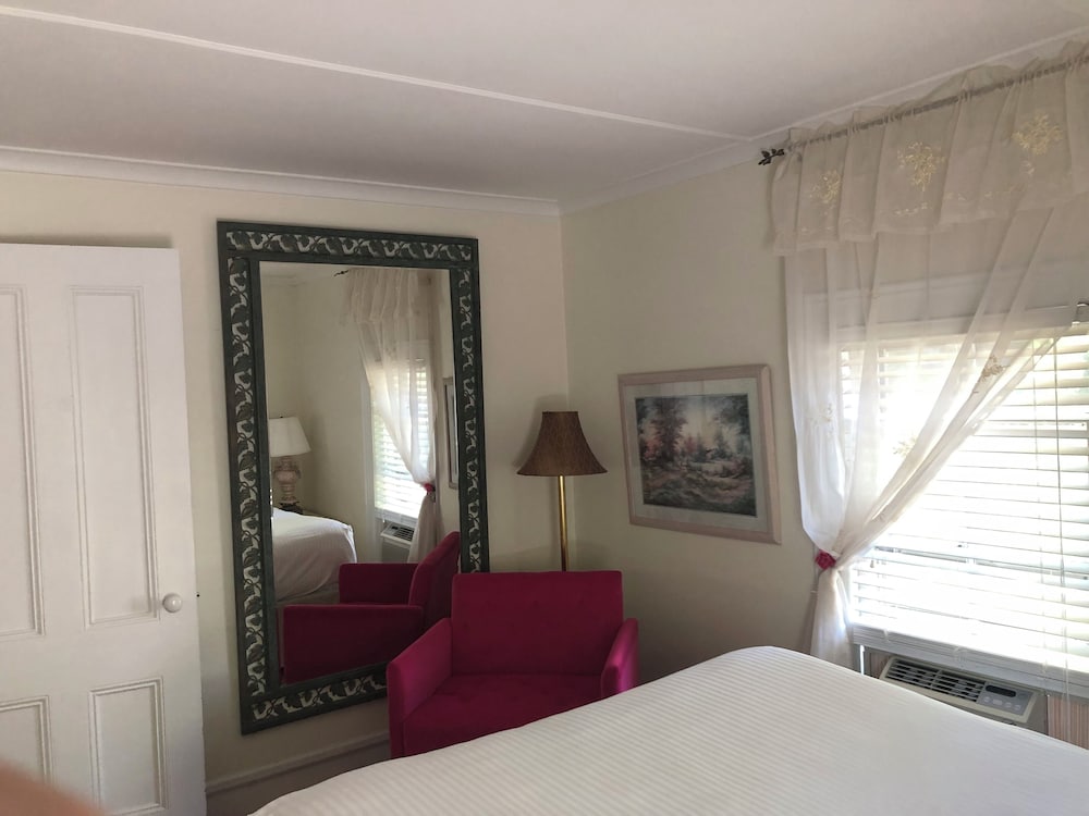 18 Vine Inn &amp; Carriage House 8/50