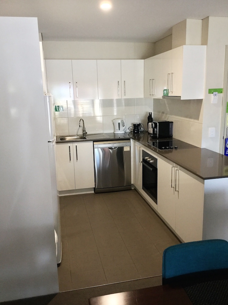 Baileys Serviced Apartments 8/76