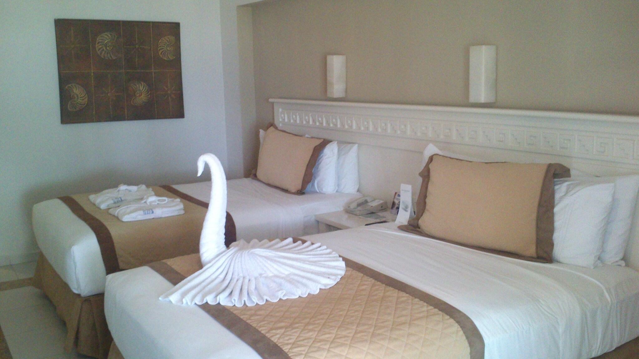 Suite, King Bed, Garden View