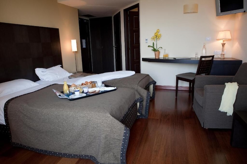 Hotel the Originals Le Jules Verne 10/70