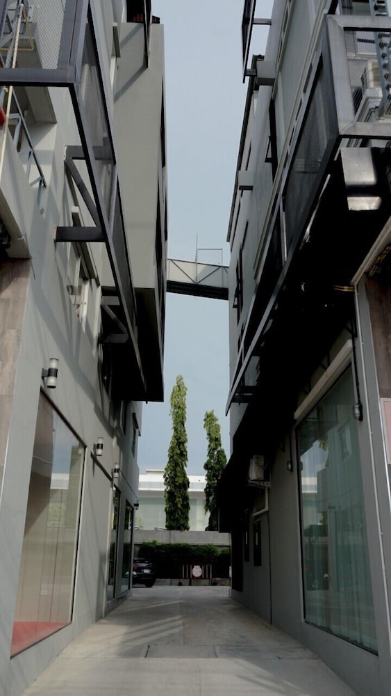 B-Black Residence 37/48