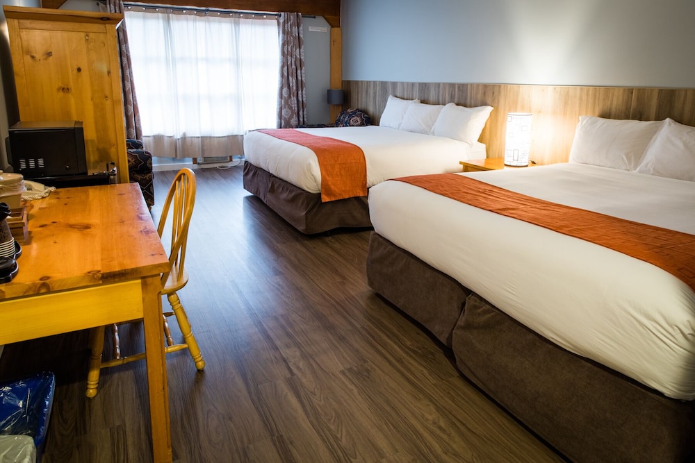 Glacier House Resort 14/36
