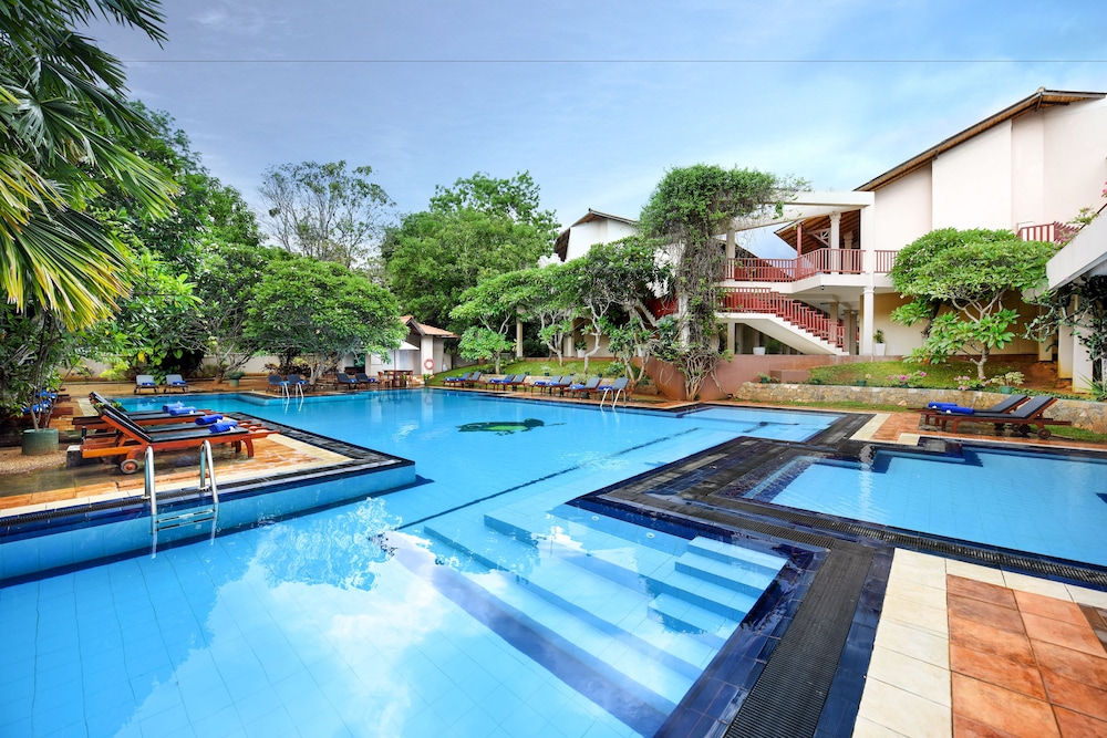 Mandara Rosen Hotel in KATARAGAMA