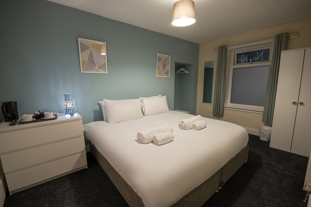Irvine Riverside Guesthouse by Payman Club 7/32