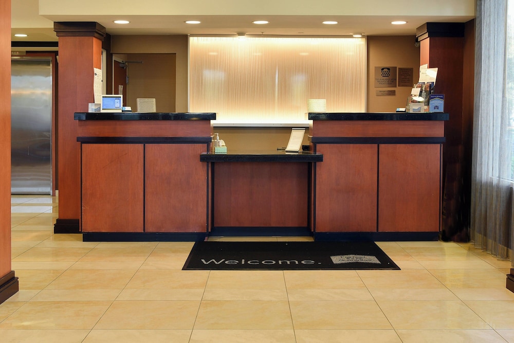 Lobby at Fairfield Inn & Suites Hartford Airport, WINDSOR LOCKS - CT