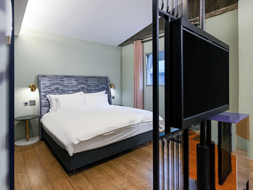 DELUXE, SUITE