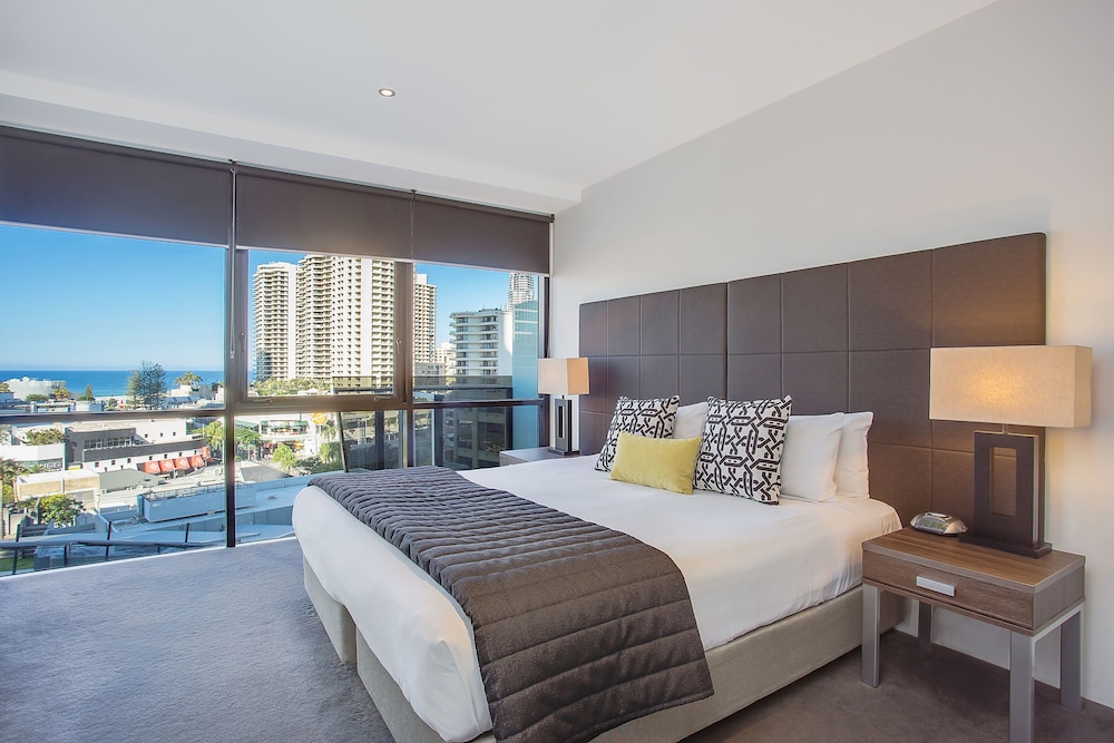 2 Bedrooms, Spa, Apartment, 2 Queen Beds، Mantra Circle on Cavill Surfers Paradise 4/7