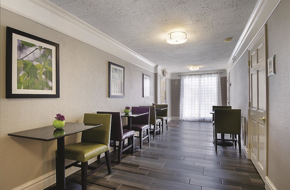 Baymont By Wyndham Greenville Woodruff Rd 28/31