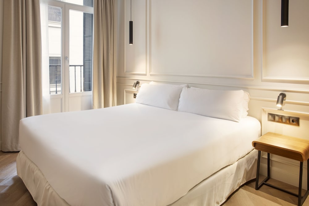 PREMIUM, DOUBLE OR TWIN BED