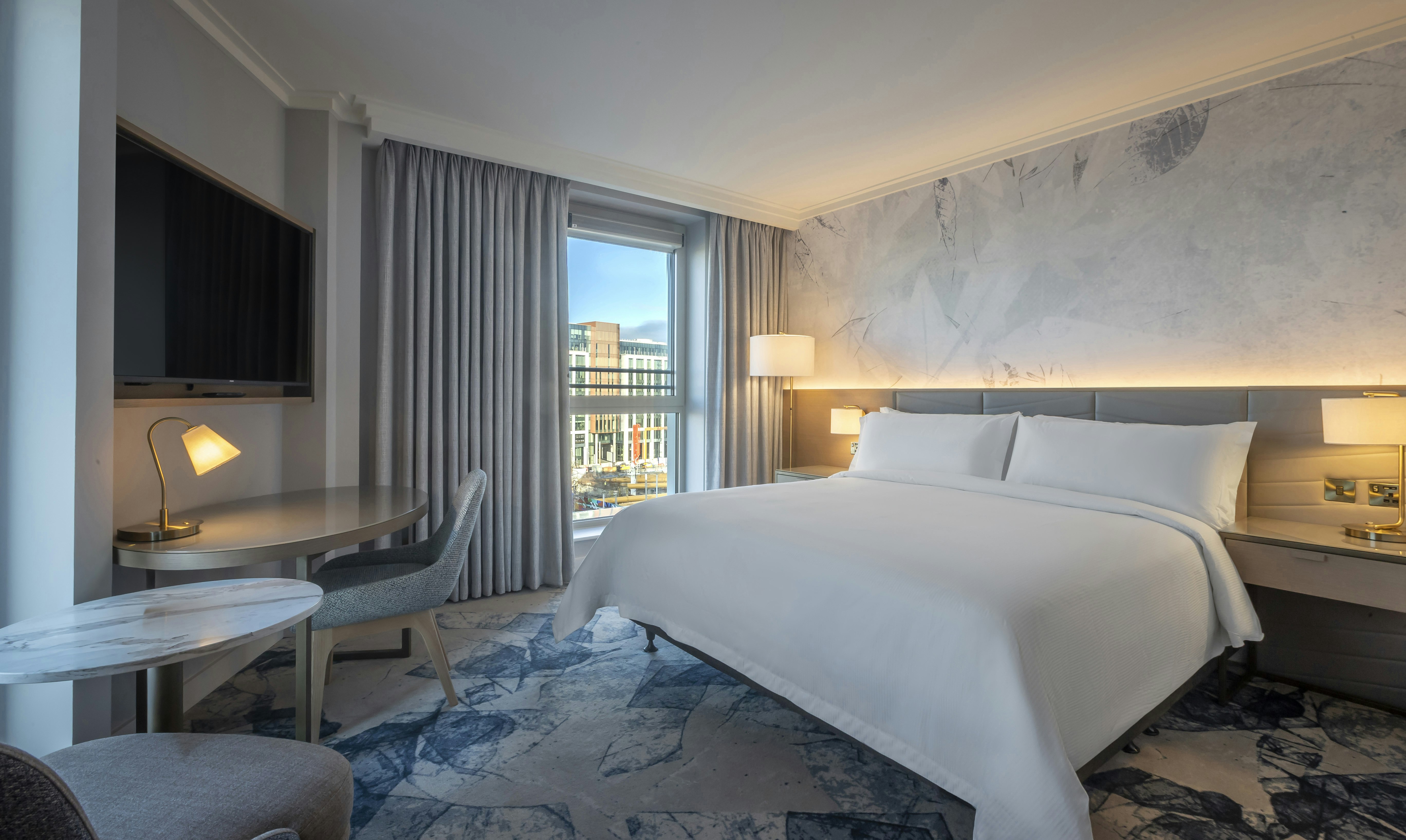 Deluxe, King Bed, City View