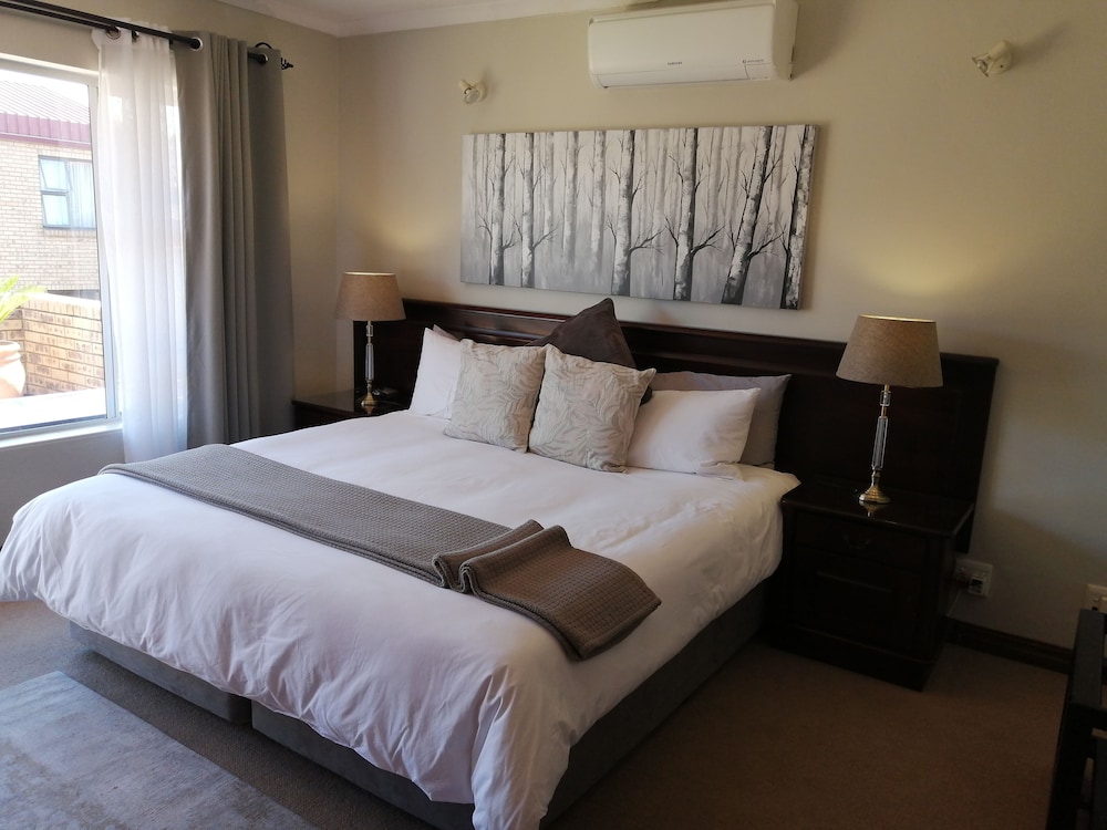 DELUXE, DOUBLE BED
