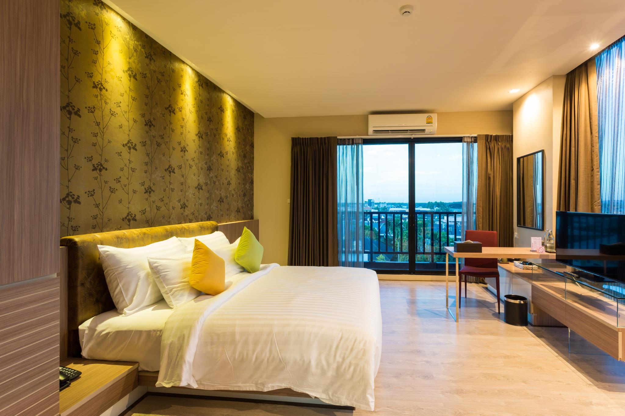 Deluxe, King Bed, Queen Bed, Corner