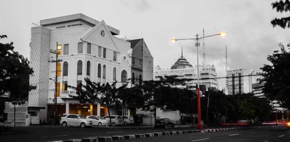 deMira Hotel Gubeng Surabaya 25/26