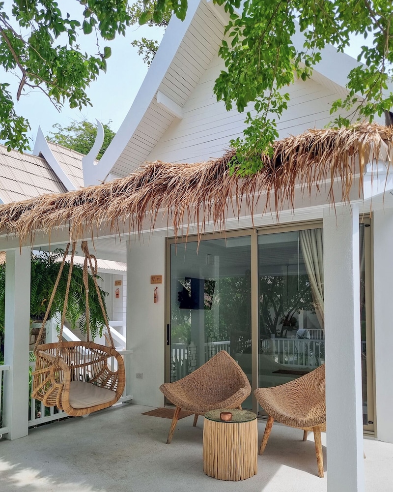 Elephant Beach Club & Resort Samui 6/50