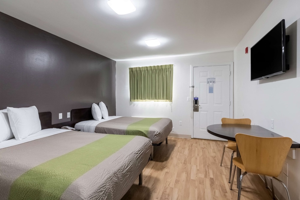 Studio 6 Extended Stay - Savannah, GA 30/52