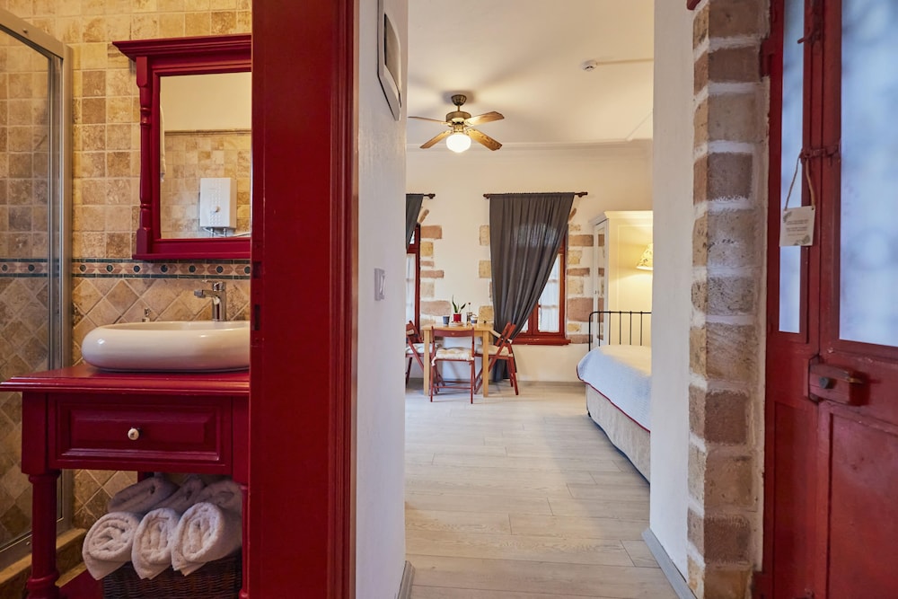 Alacati Zeytin Konak Hotel 50/50