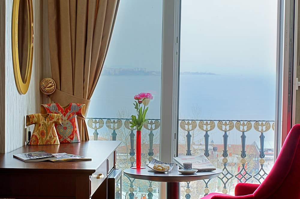 The Magnaura Palace Hotel photo3