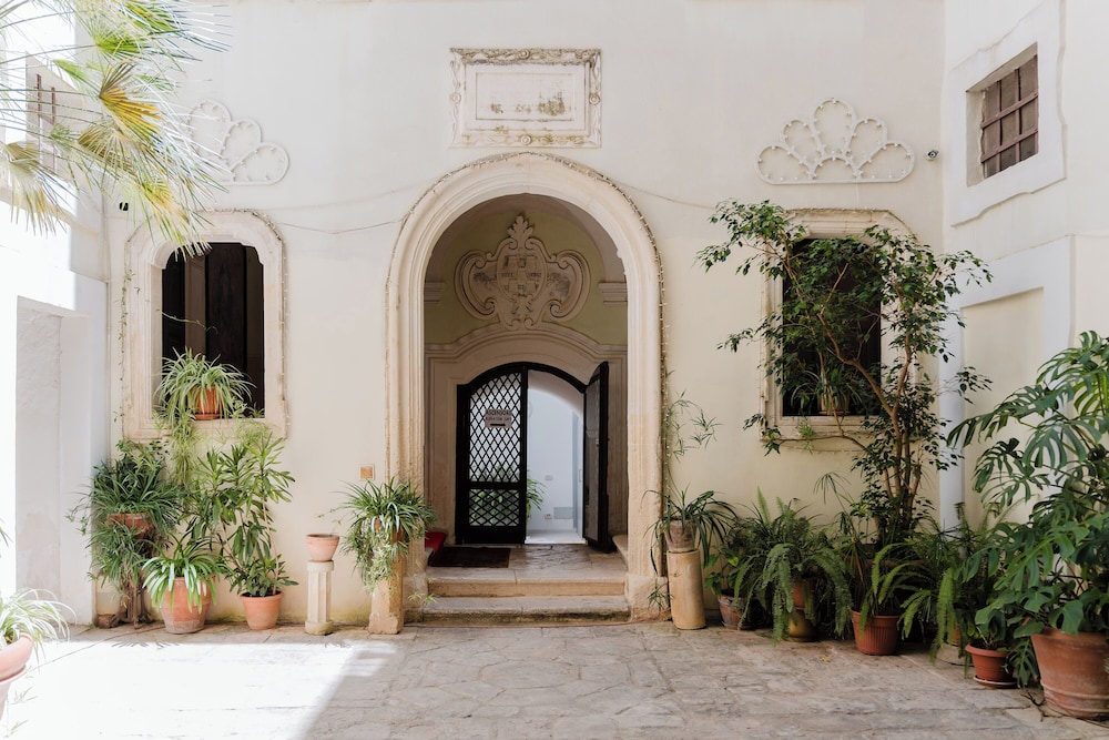 Palazzo De Castro 5/78