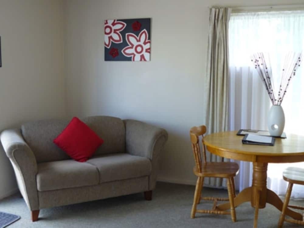 Cheviot Park Motor Lodge 26/50