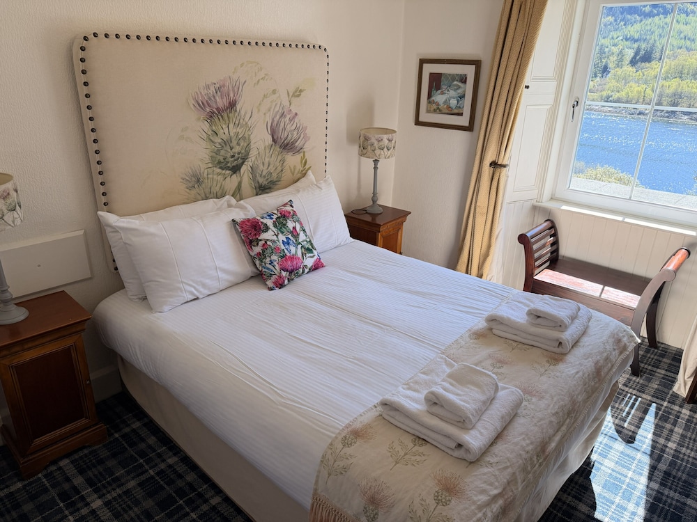 Loch Leven Hotel 5/50