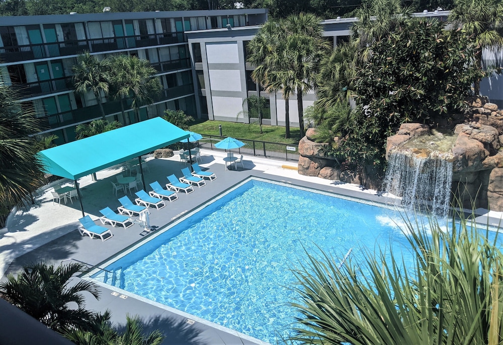 Opal Hotel and Suites 46/50