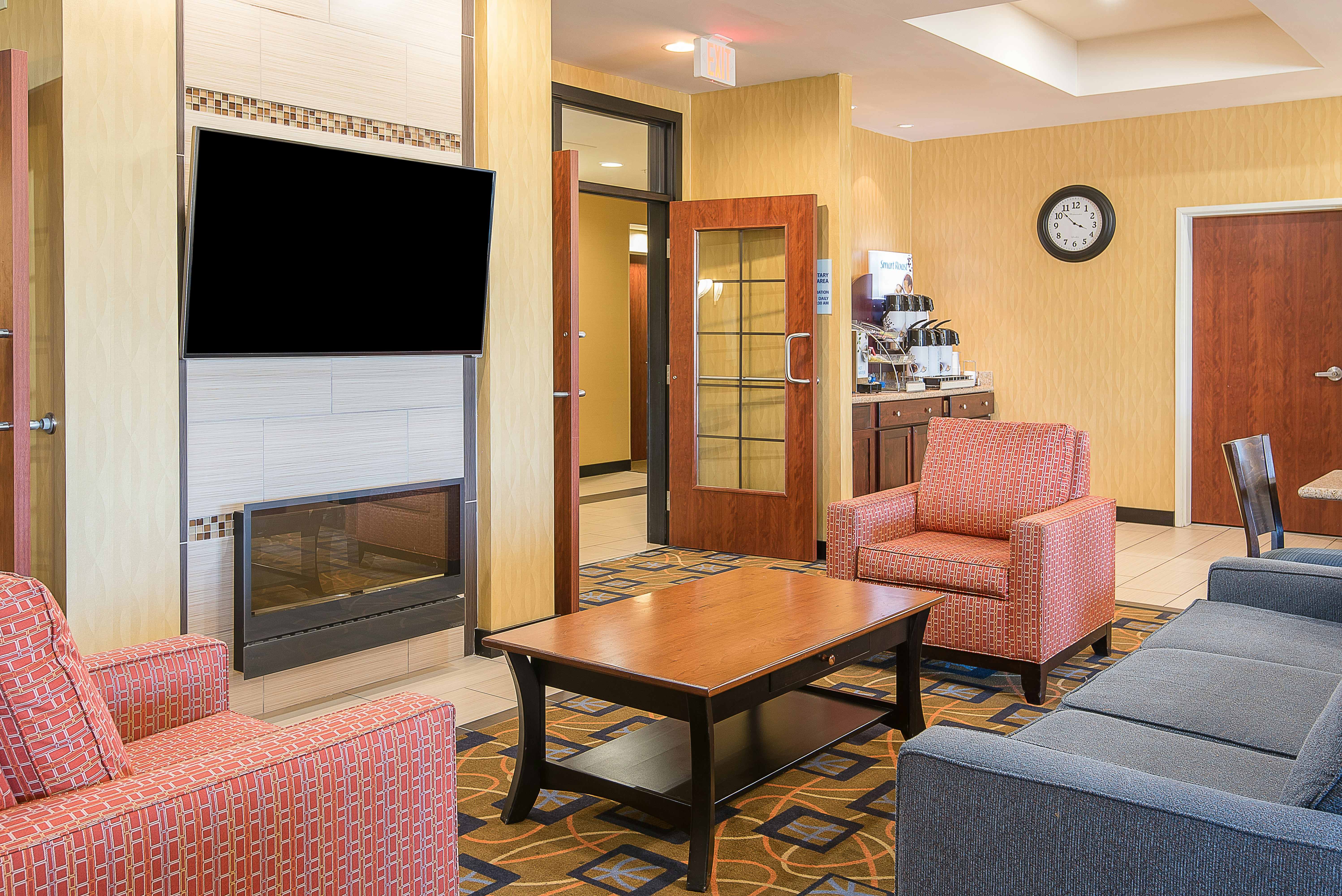 Holiday Inn Express Hotel And Suites Lafayette East 21/24