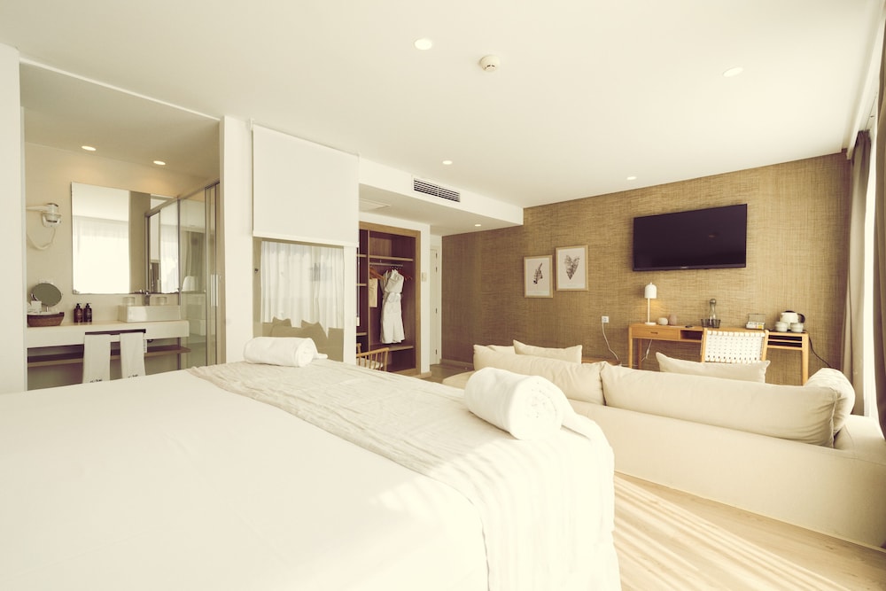 ICON Valparaiso - Adults Only 16/77
