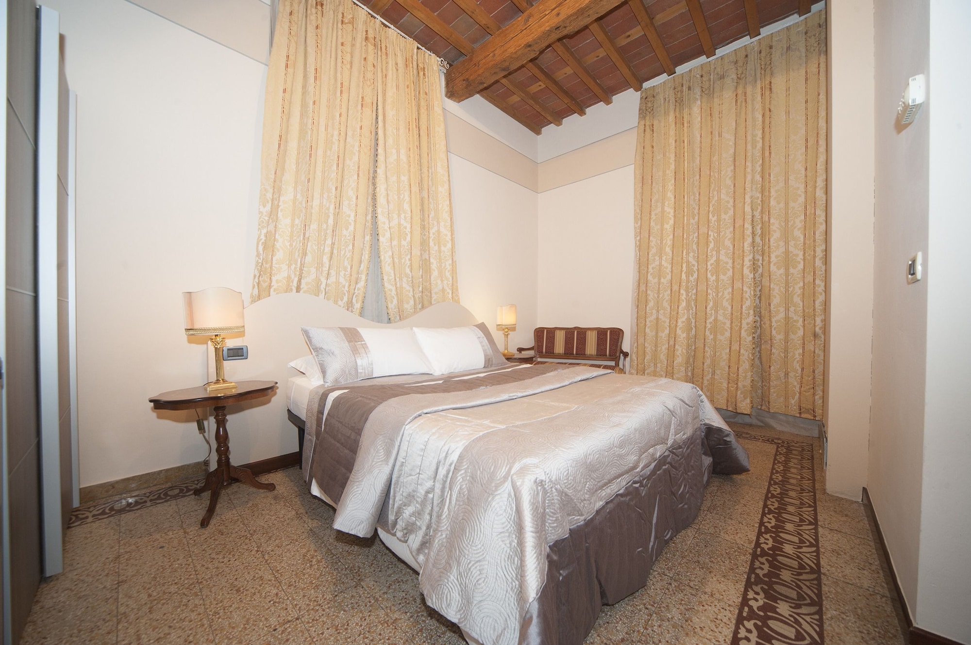 غرفة بسرير مزدوج، Lucca Relais 8/10