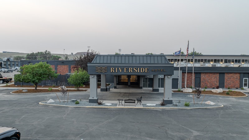Riverside Hotel & Conference Center 2/60