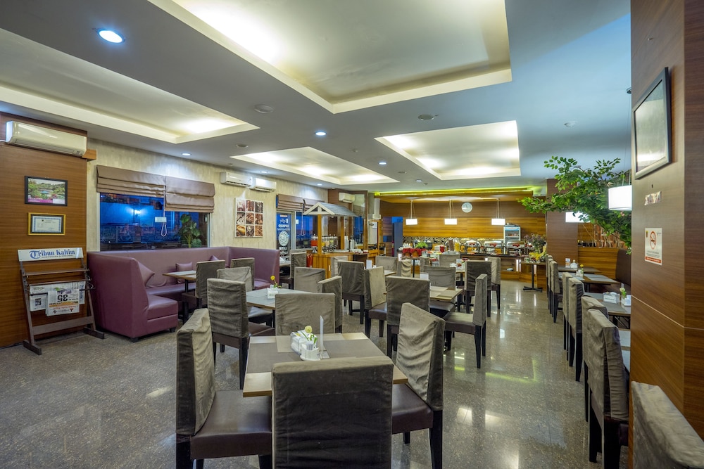 Hotel Grand Kartika 56/63