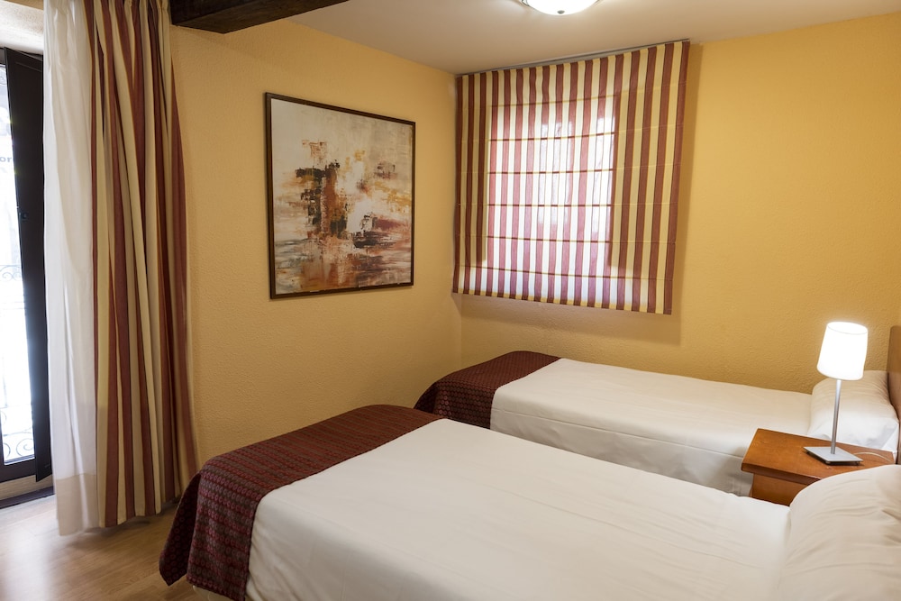 Hostal Restaurante Puerta del Alcázar 16/61