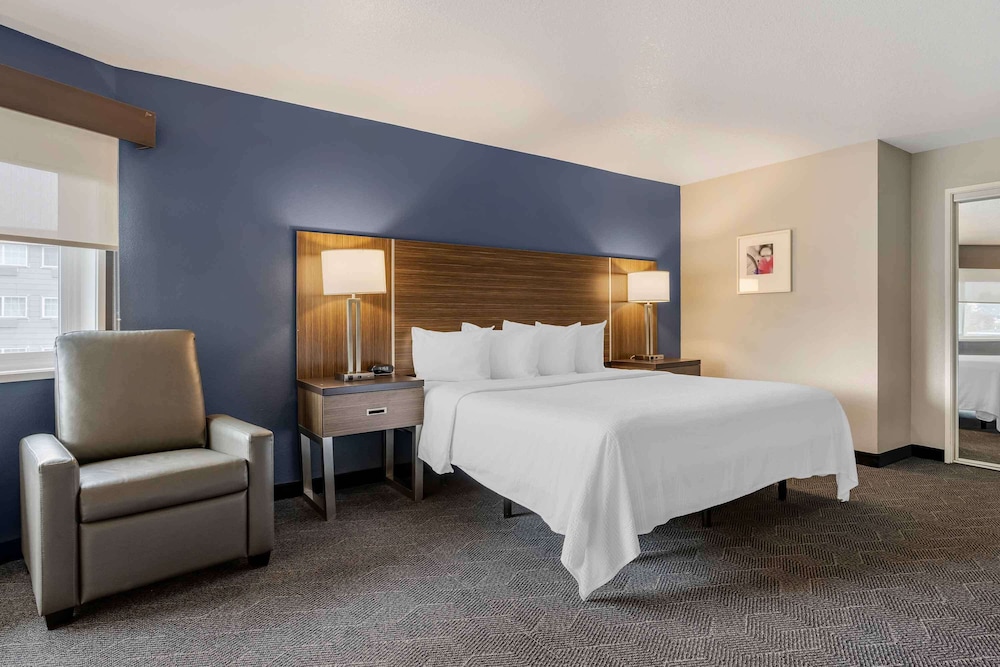 FAMILY SUITE, KING BED, SOFA