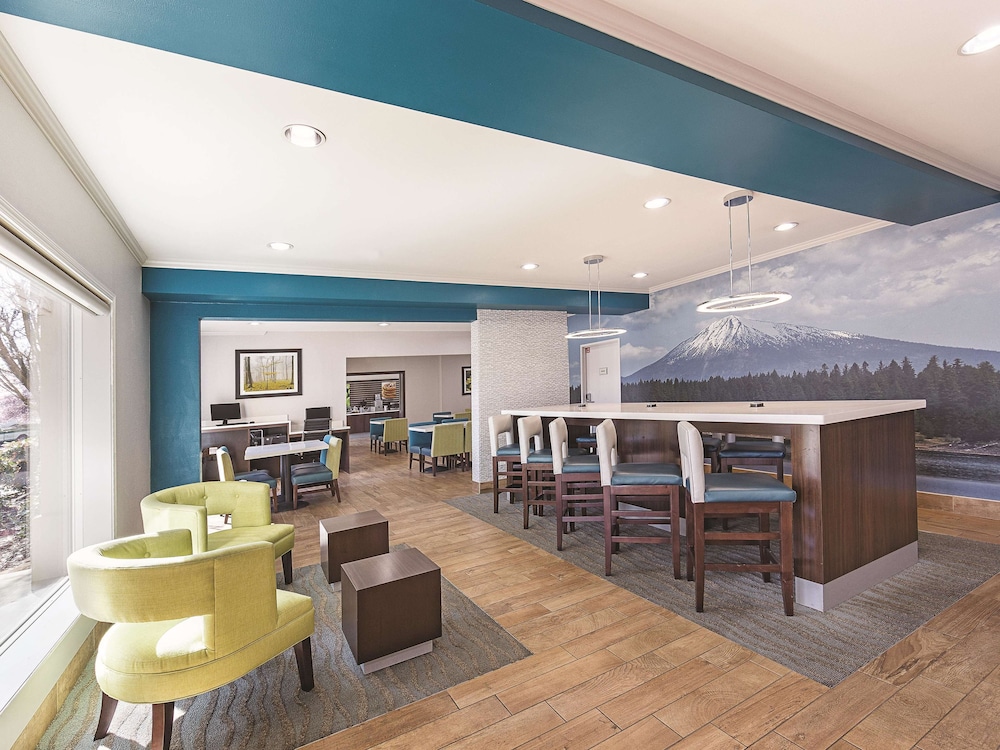 La Quinta Inn & Suites by Wyndham Central Point - Medford 35/48