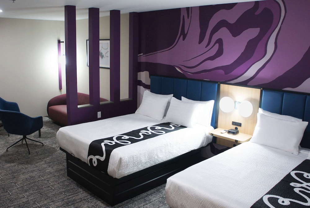 ROOM, 2 QUEEN BEDS, KITCHEN, ACCESSIBLE