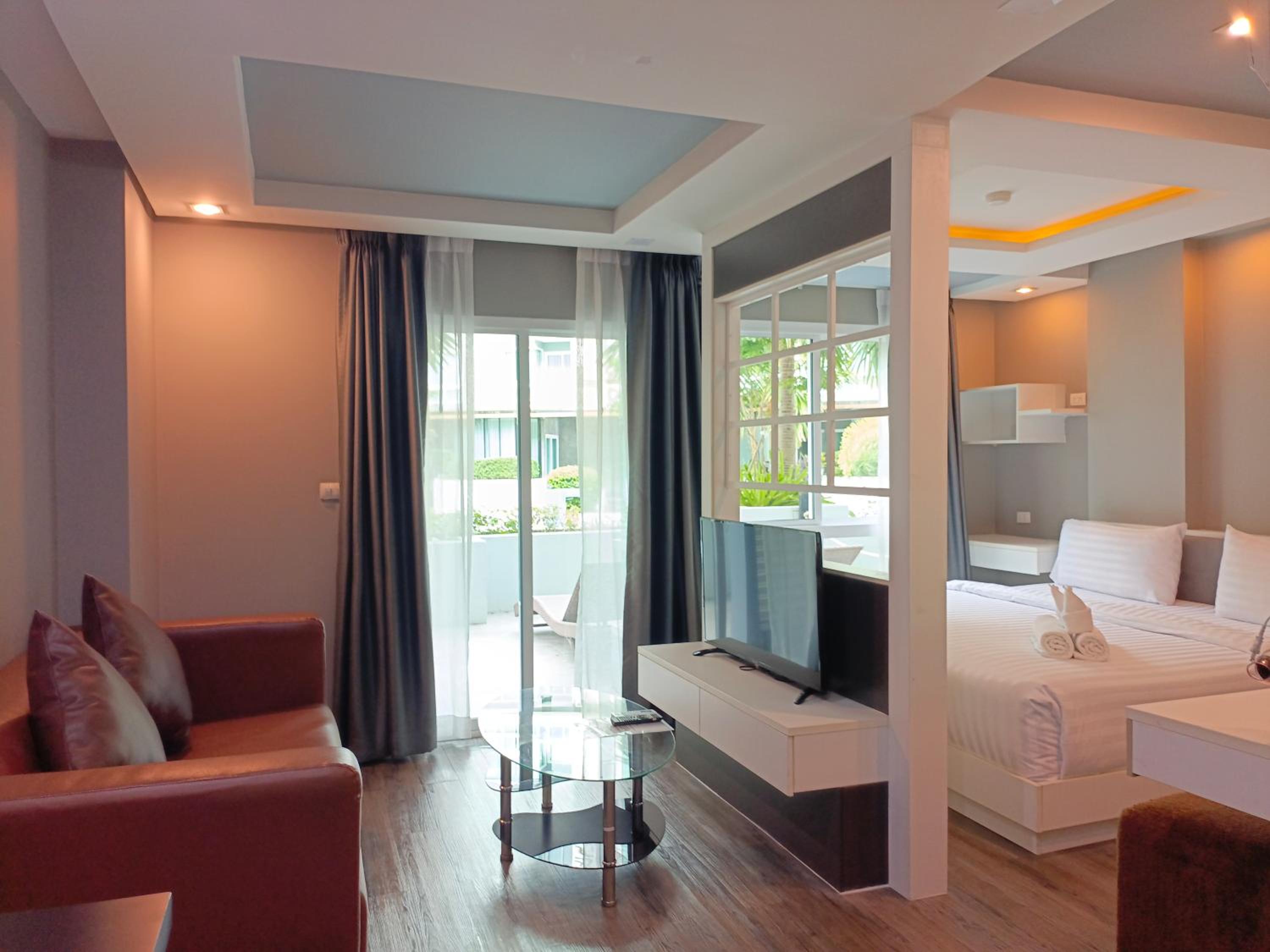 Deluxe, Double Bed, Pool Access