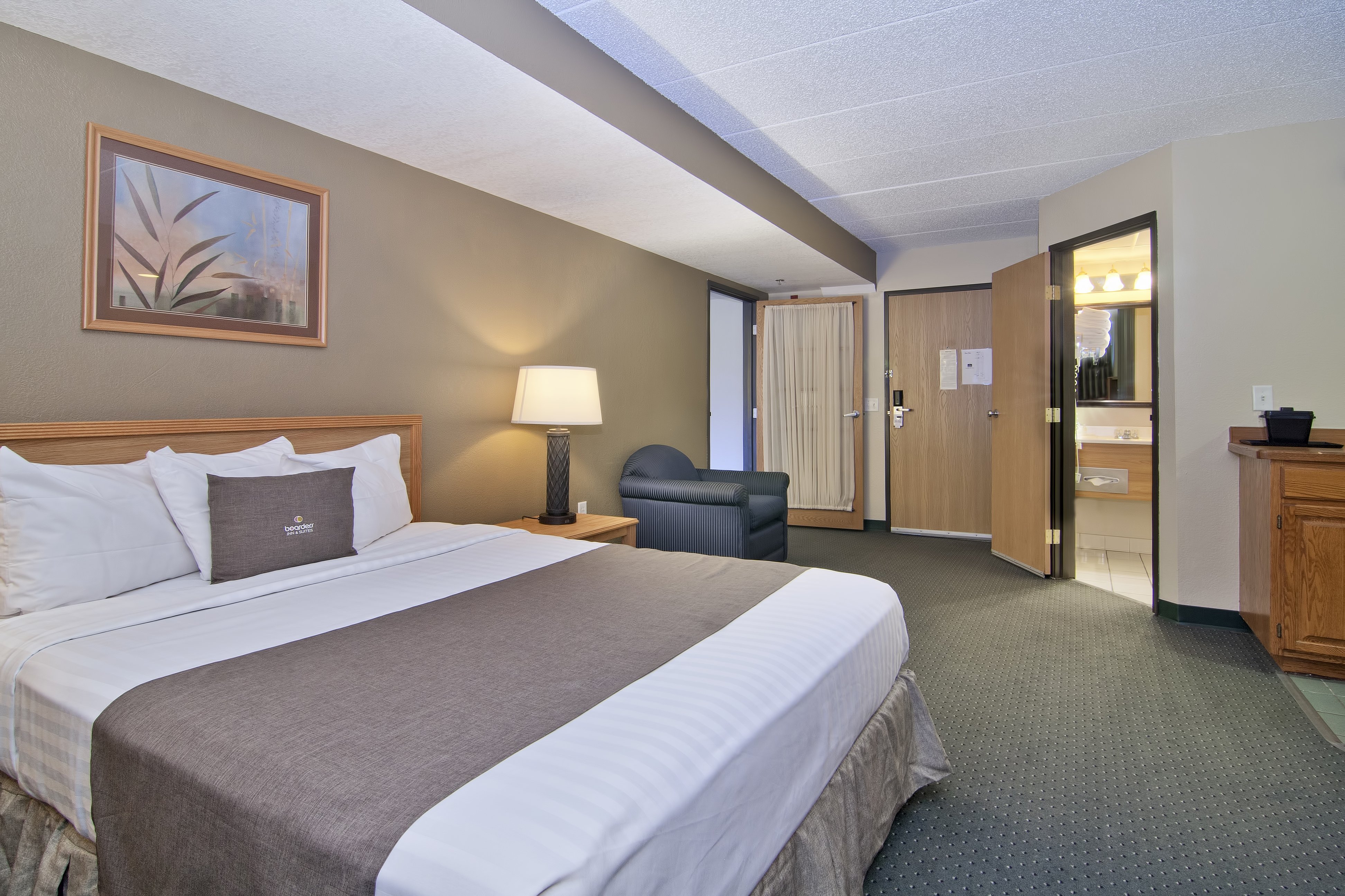 Boarders Inn Suites Faribault Mn 9/80