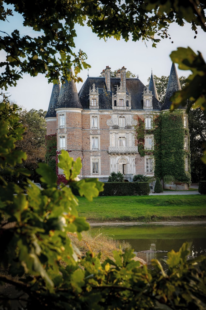 Chateau D'Apigne Rennes 2/50