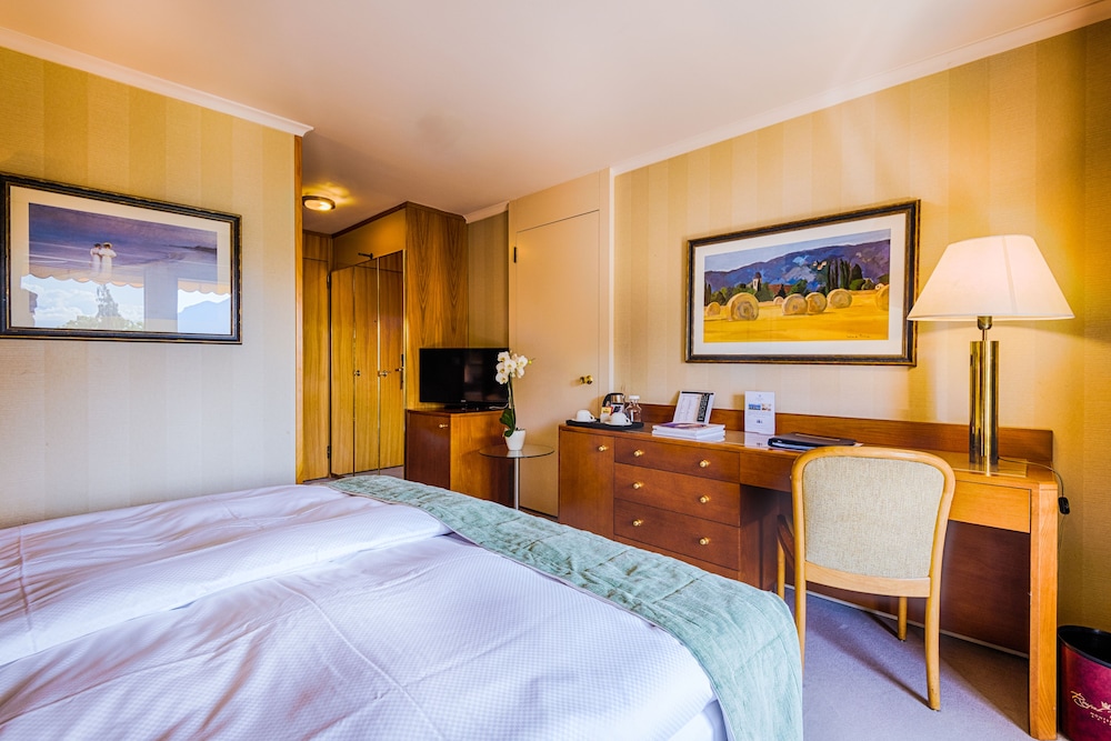 Royal Plaza Montreux Hotel 19/77