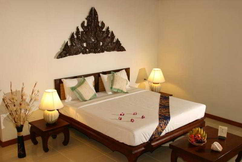 Lipa Lodge Beach Resort 11/43
