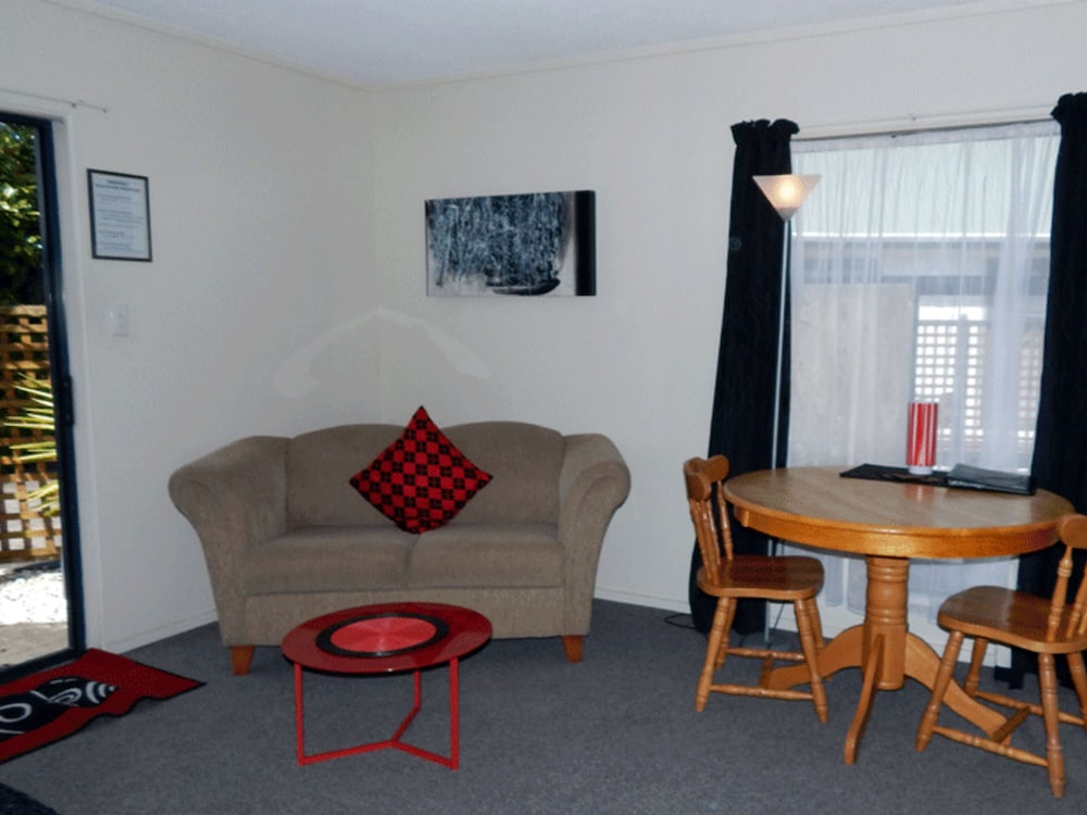 Cheviot Park Motor Lodge 34/50