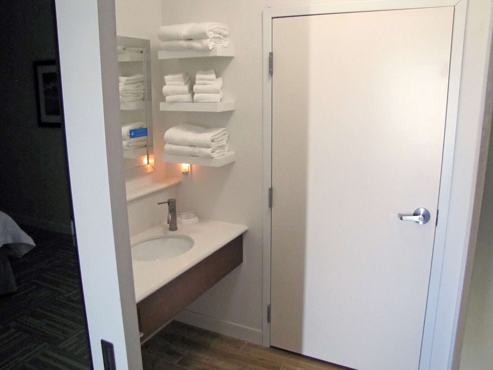 Hampton Inn McPherson KS 54/56