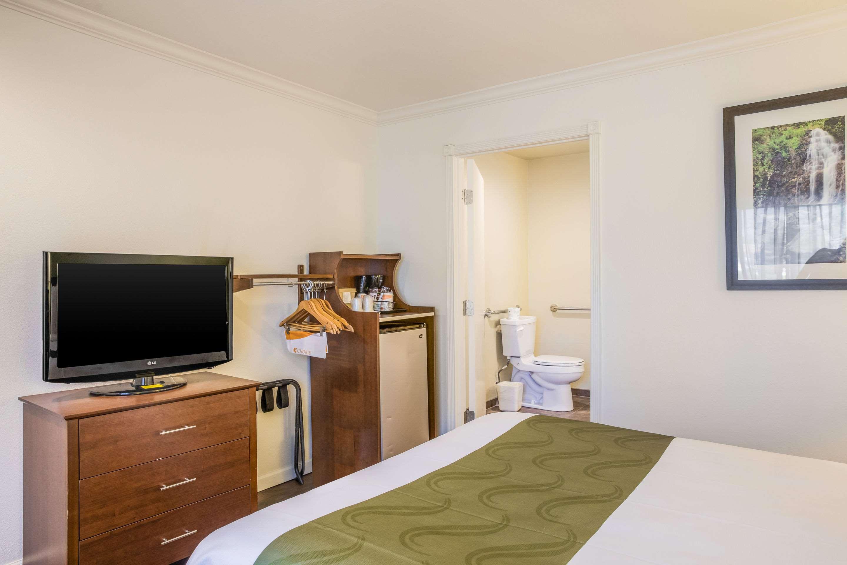 Hotel Santa Barbara, CA 33/44