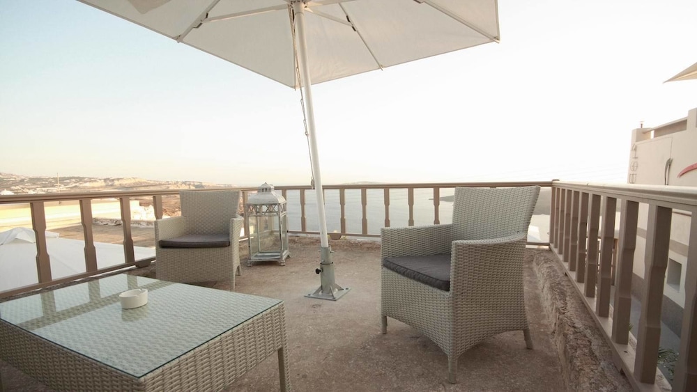 LAVA SUITES and LOUNGE 28/40