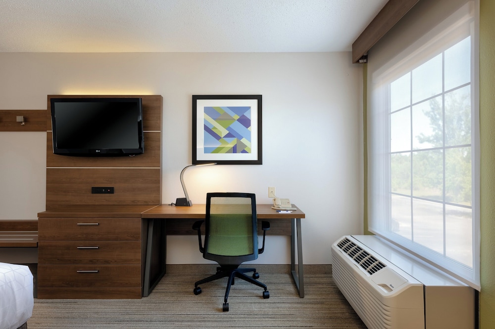 Holiday Inn Express Hotel & Suites Milton East I-10 64/73