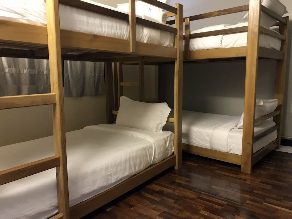 iHouse hotel 13/36