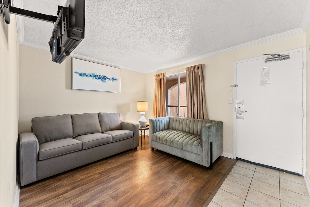 Seahaven Beach Hotel 43/69