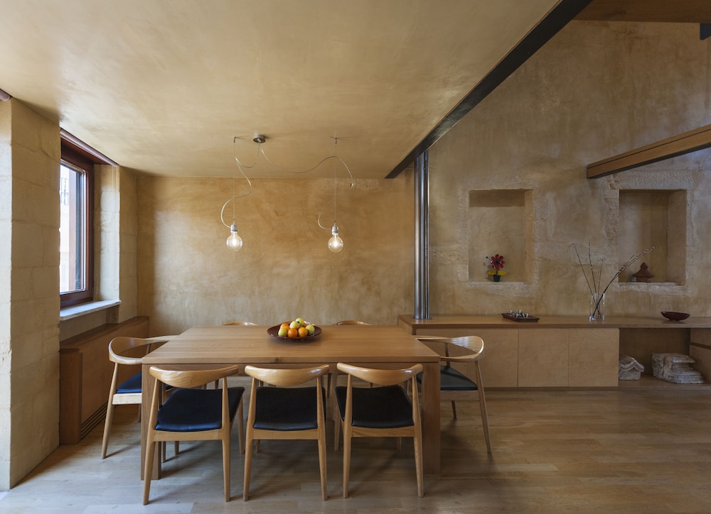 Dorotheou House 19/27
