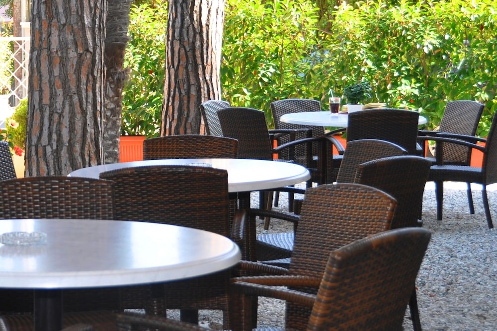 Hotel Azzurra 37/50