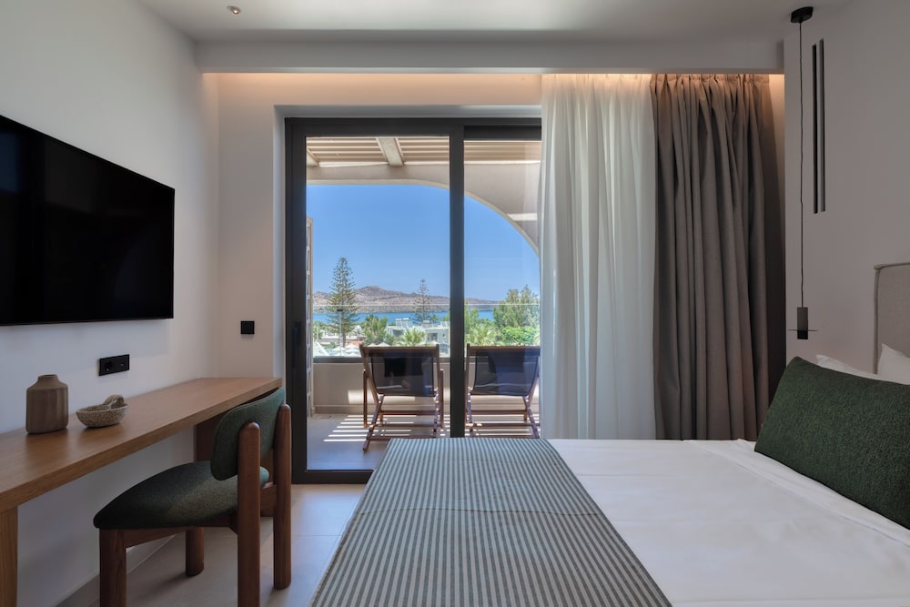 Maisonette, Deluxe, Queen Bed, Lateral Side Sea View, Sofa