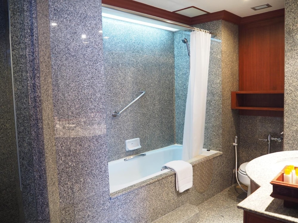 Charoenthani Khonkaen Hotel 54/56